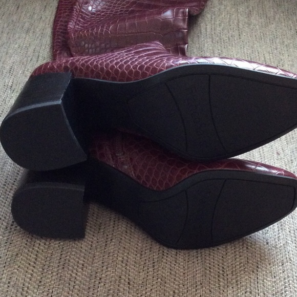 Frank Sarto Woman’s Burgundy Croc Boots Size 7 NIB - Picture 4 of 8